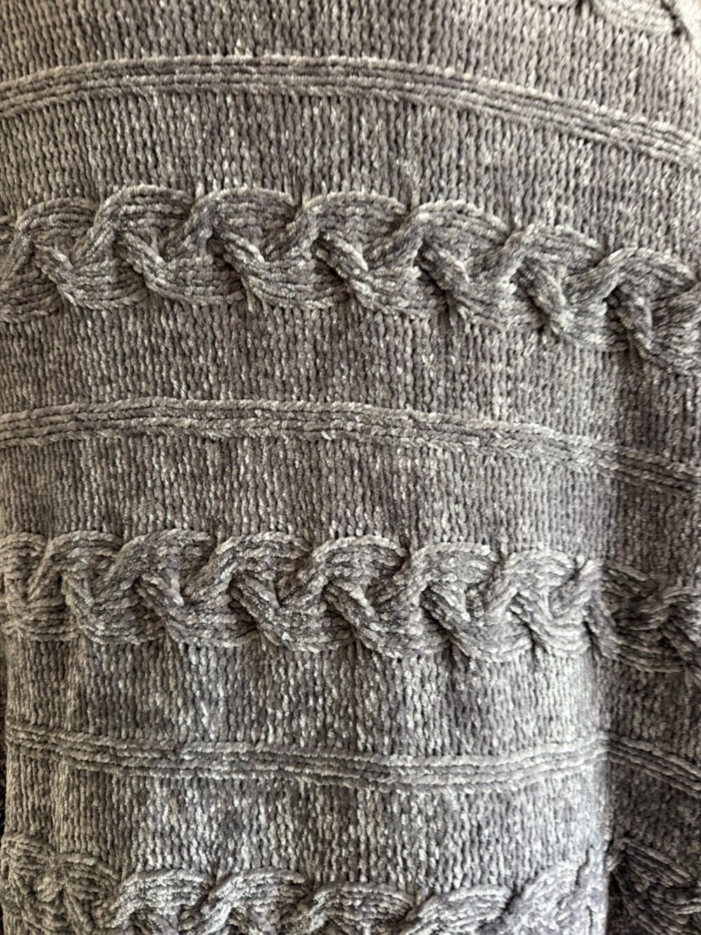 Soft Surroundings Chenille Sherpa Wearable Hooded Cable Knit Throw 46 x 78 - Picture 8 of 14